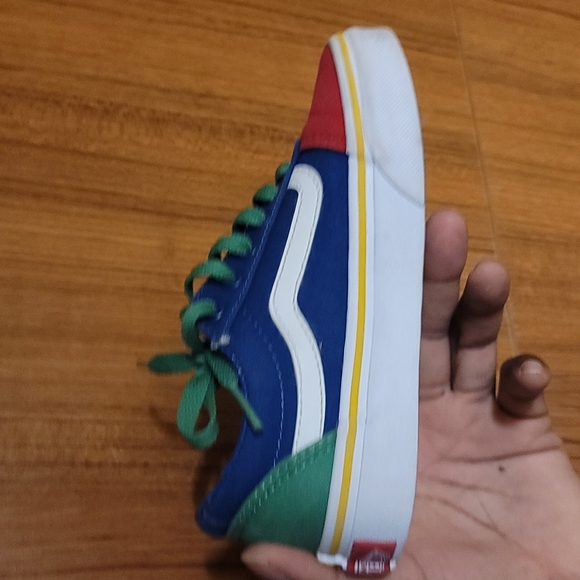 Vans - Picture 3 of 3